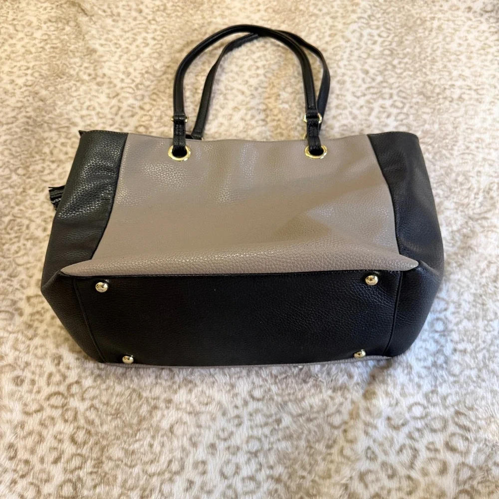 Anne Klein Black Taupe Pebbled Tote Bag Work Purse Large Tassel Officecore - Picture 4 of 6